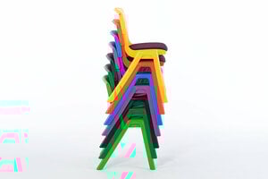 Feste senkrechte Stuhlstapel